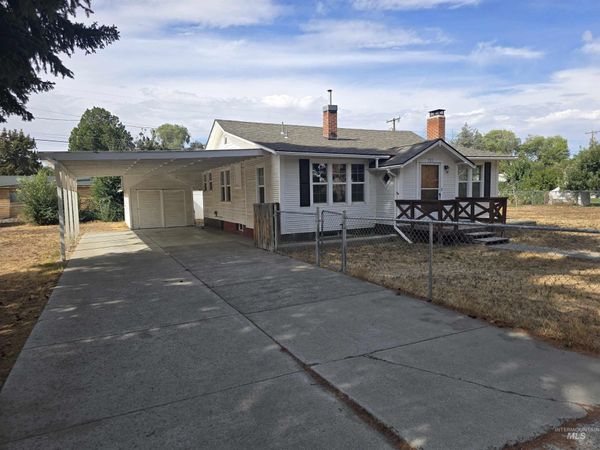 725 Oregon St., Gooding, ID 83330
