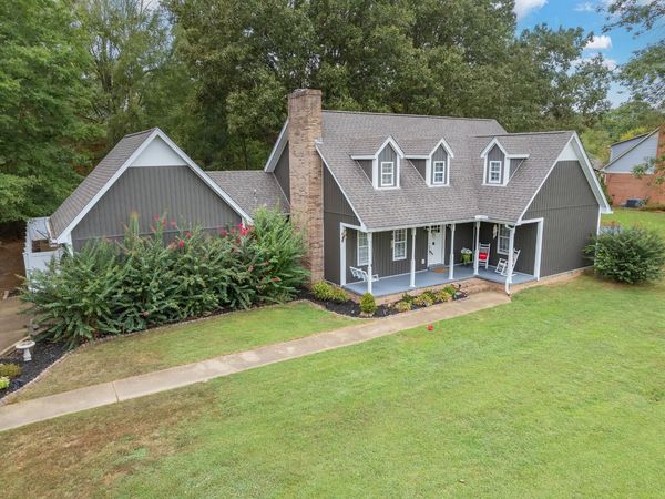 225 Meadowbrook Cir , Lexington, TN 38351