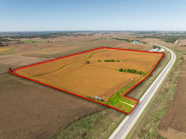2935 US Hwy 52 , Decorah, IA 52101