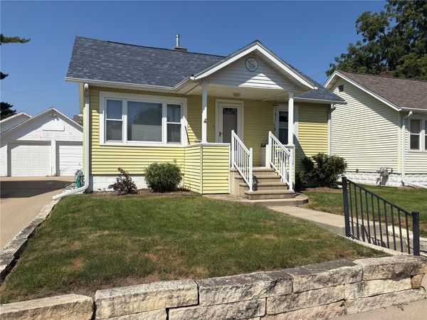 1224 11th Street NW, Cedar Rapids, IA 52405