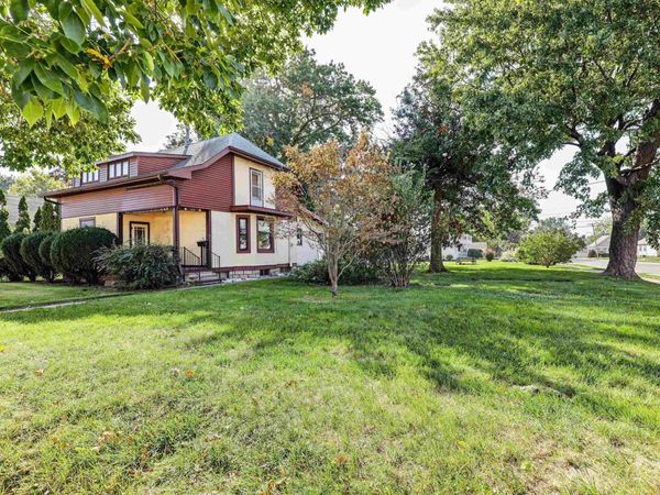 2604 CHESTNUT Street, Quincy, IL 62301