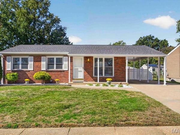 2847 Foxwood Drive, Maryland Heights, MO 63043