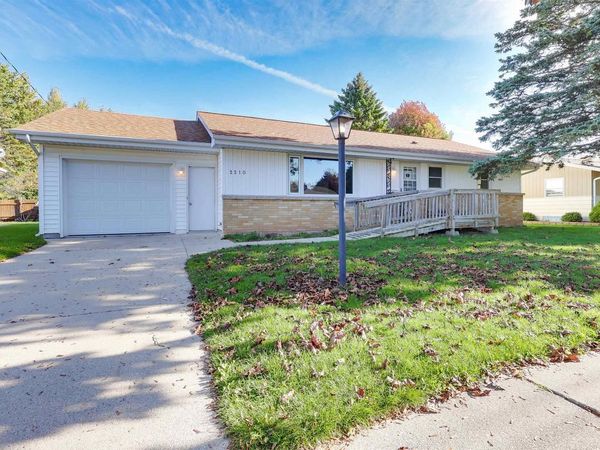 2210 RICHMOND AVENUE, Manitowoc, WI 54220