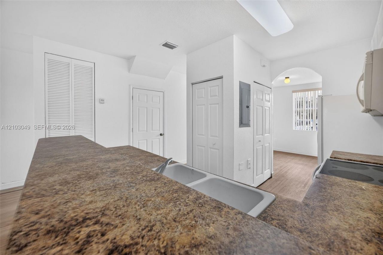 1650 NE 33rd Rd , Unit 112-10, Homestead, FL 33033 Photo