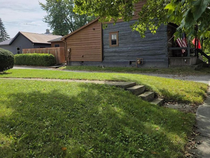 408 S Blackhoof Street, Wapakoneta, OH 45895 Photo 3