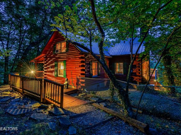 1008 E Foothills Drive, Gatlinburg, TN 37738
