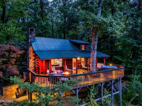 1008 E Foothills Drive, Gatlinburg, TN 37738