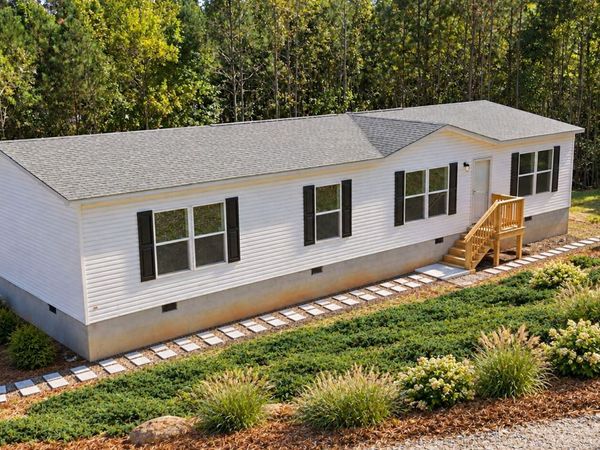 915 W Leatherwood Road, Toccoa, GA 30577