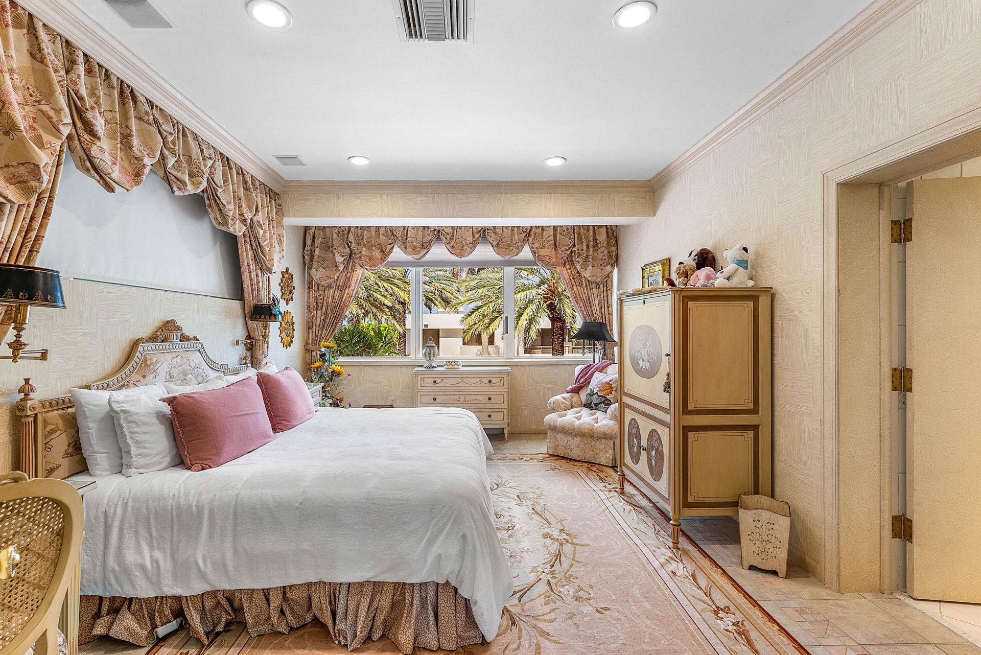 13 Sloans Curve Drive, Palm Beach, FL 33480 Photo