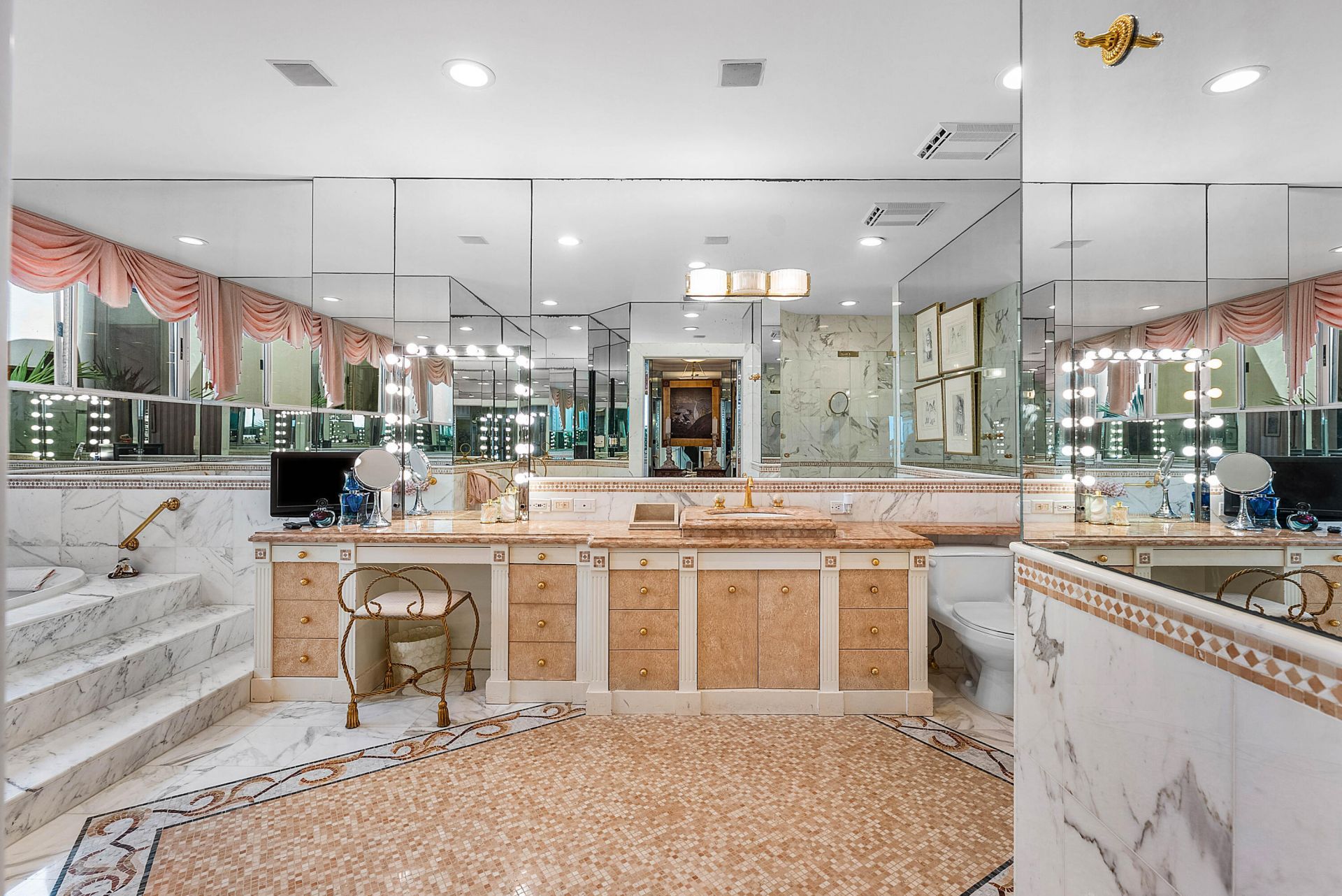 13 Sloans Curve Drive, Palm Beach, FL 33480 Photo