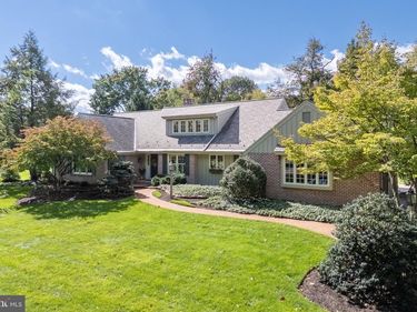 1814 WOODHAVEN DRIVE, ALLENTOWN, PA 18103