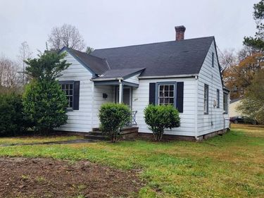 211 NAGLEE AVENUE, SANDSTON, VA 23150