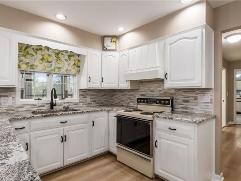 2574 E Newman Street , Zanesville, OH 43701 Photo 4