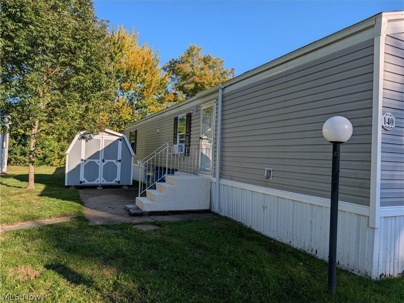 140 Briarcliff Drive, Elyria, OH 44035 Photo 2