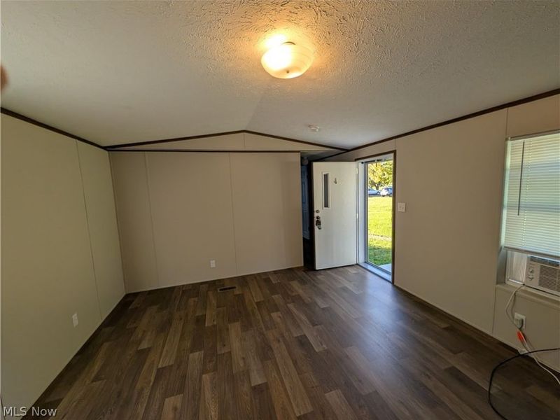 140 Briarcliff Drive, Elyria, OH 44035 Photo 3