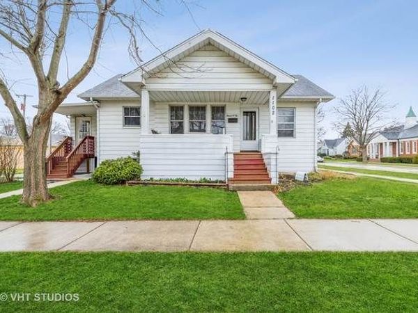 1102 S Cora Street, Des Plaines, IL 60016