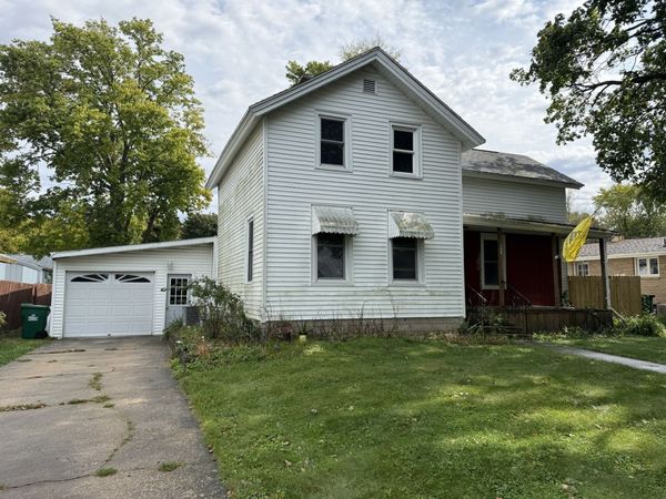124 S Elm Street , Franklin Grove, IL 61031
