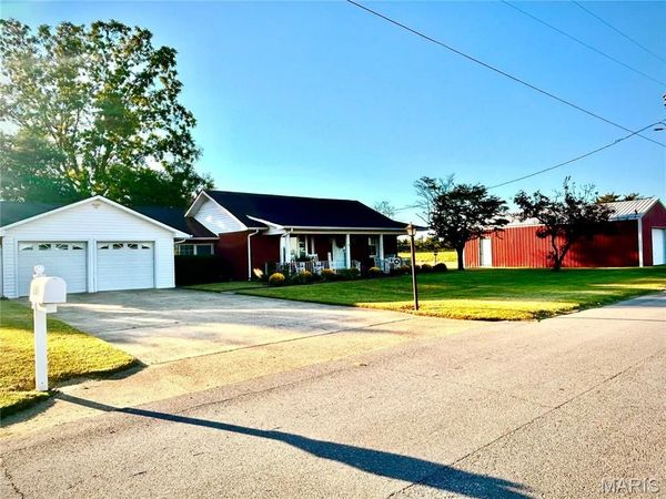 297 County Highway 357 , Charleston, MO 63834
