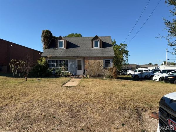 697 S Adams Avenue , Lebanon, MO 65536