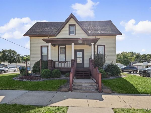 722 Broadway , Highland, IL 62249