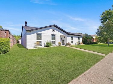 11615 Featherbrook Drive, Dallas, TX 75228