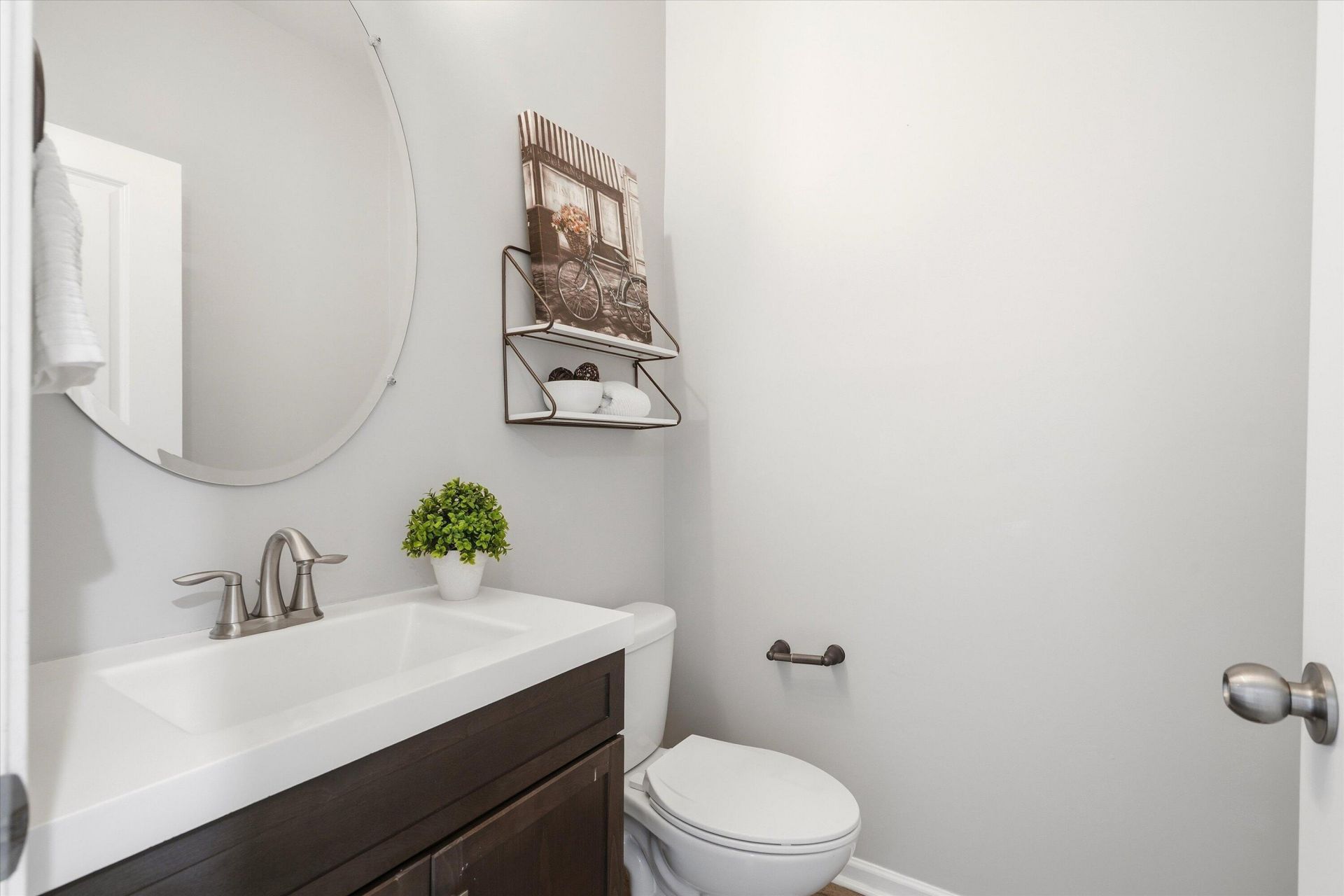 4906 White Cedar Road Photo 9