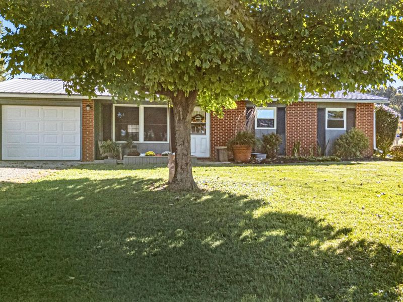 100 Clearview Drive NE, Newark, OH 43055 Photo 1