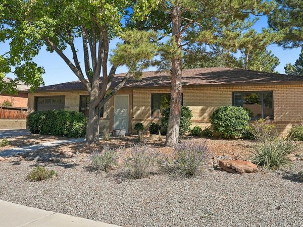 2102 Hendola Drive NE, Albuquerque, NM 87110