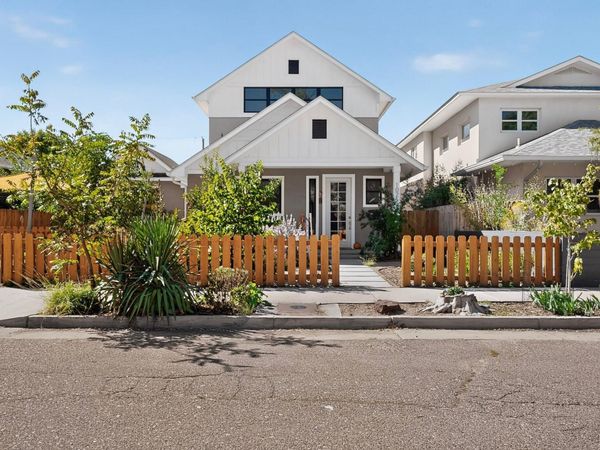 1025 Forrester Street NW, Albuquerque, NM 87102