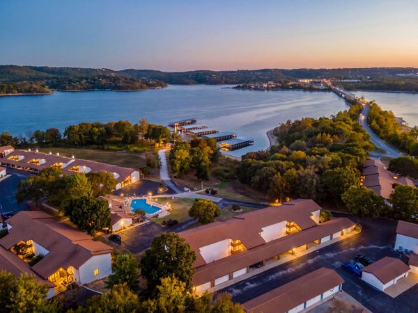 1704 Paradise Landing Road, Kimberling City, MO 65686