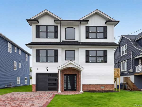 267 Roosevelt Avenue, Freeport, NY 11520
