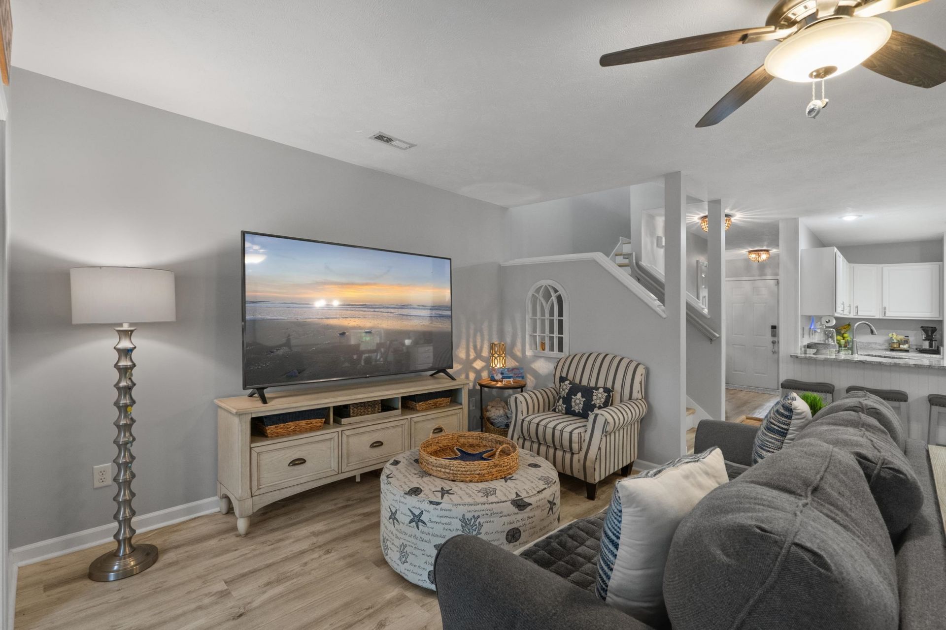 620 Melody Ln. Photo 10