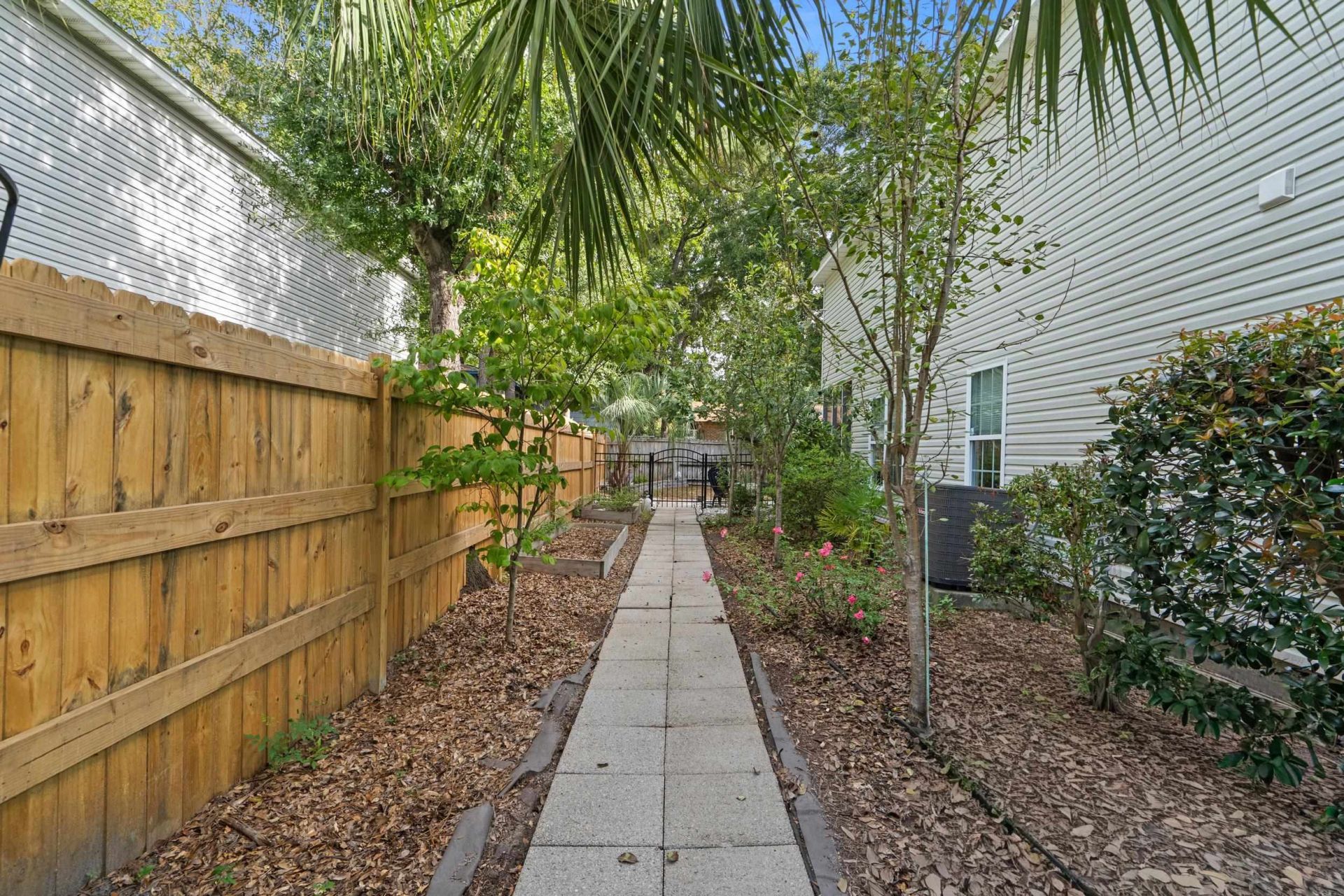 620 Melody Ln. Photo 26