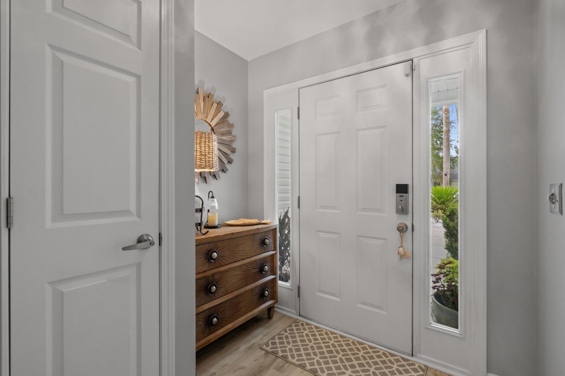 620 Melody Ln. Photo 6