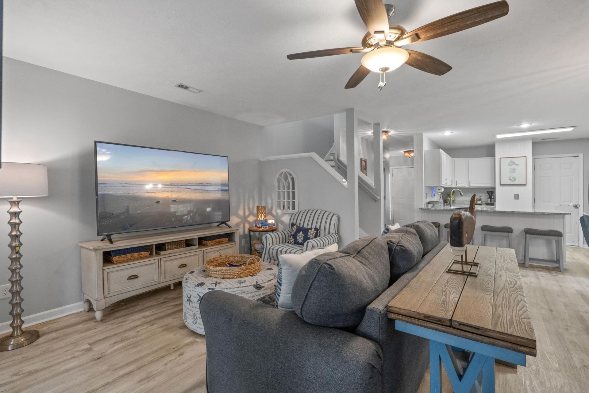 620 Melody Ln. Photo 9