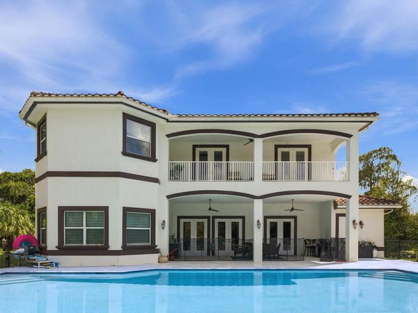 541 SW 17th St SW, Naples, FL 34117
