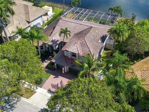 2015 NW 140th Ave, Pembroke Pines, FL 33028