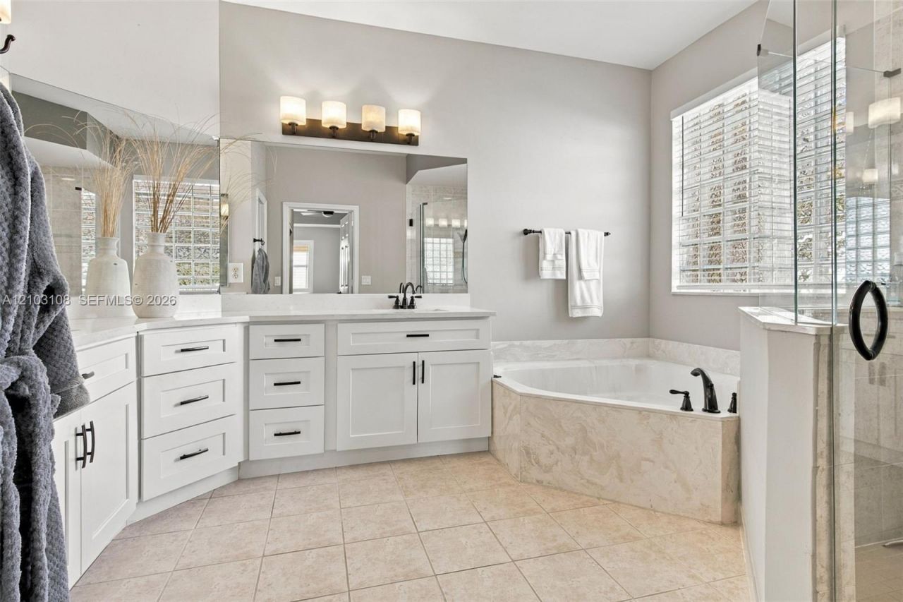 2015 NW 140th Ave, Pembroke Pines, FL 33028 Photo