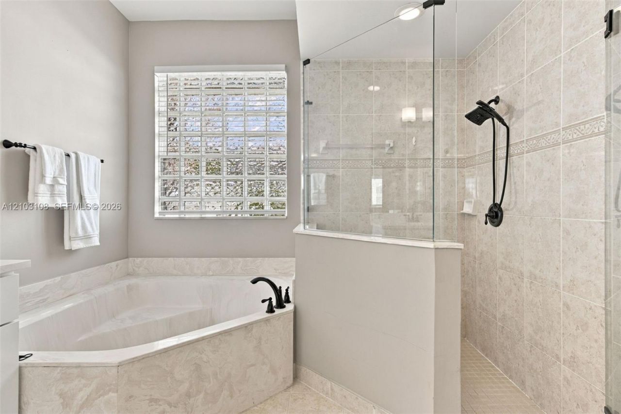 2015 NW 140th Ave, Pembroke Pines, FL 33028 Photo