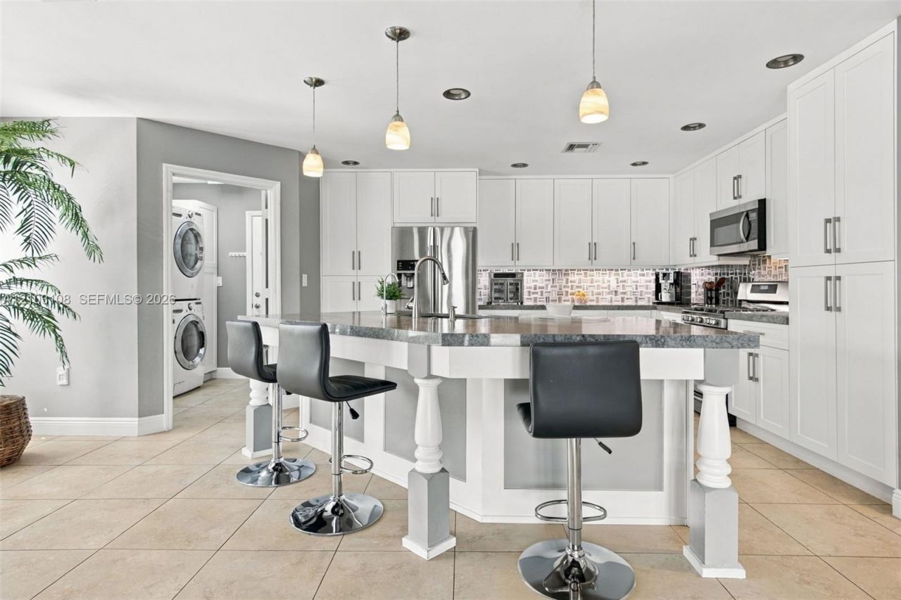 2015 NW 140th Ave, Pembroke Pines, FL 33028 Photo