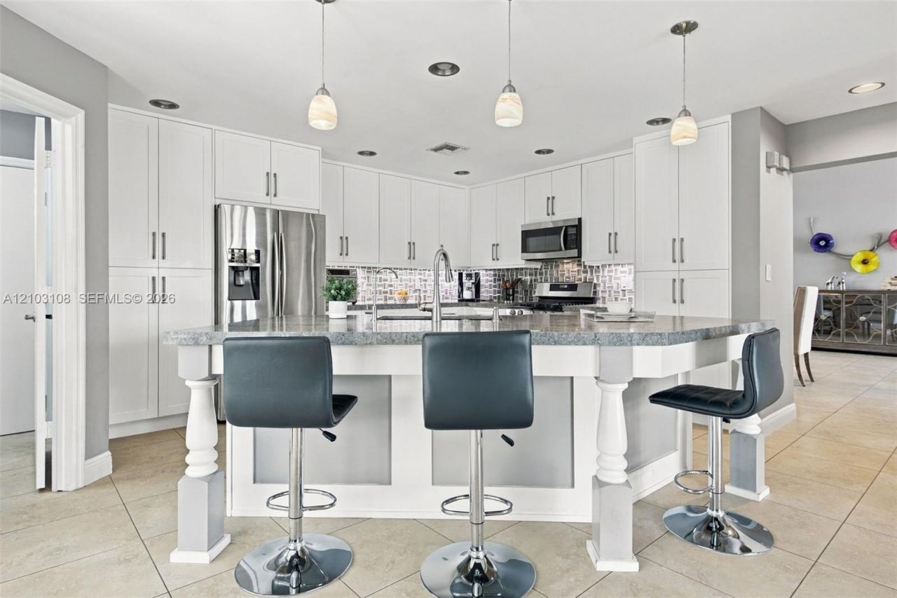 2015 NW 140th Ave, Pembroke Pines, FL 33028 Photo