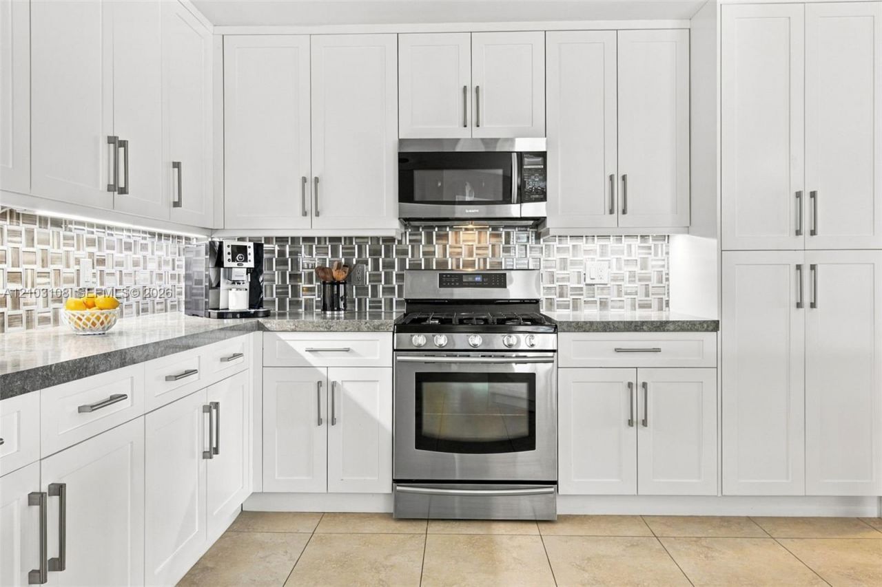 2015 NW 140th Ave, Pembroke Pines, FL 33028 Photo