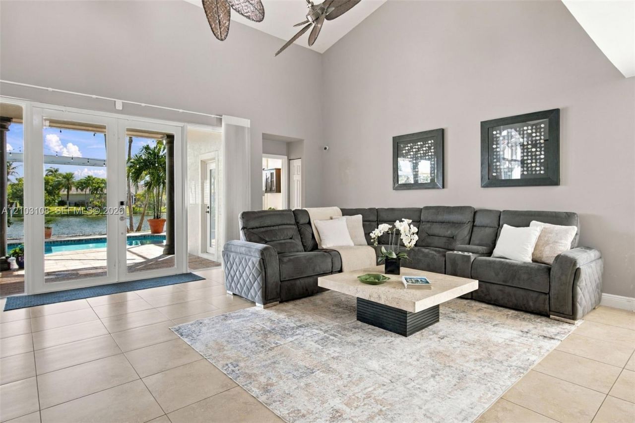 2015 NW 140th Ave, Pembroke Pines, FL 33028 Photo