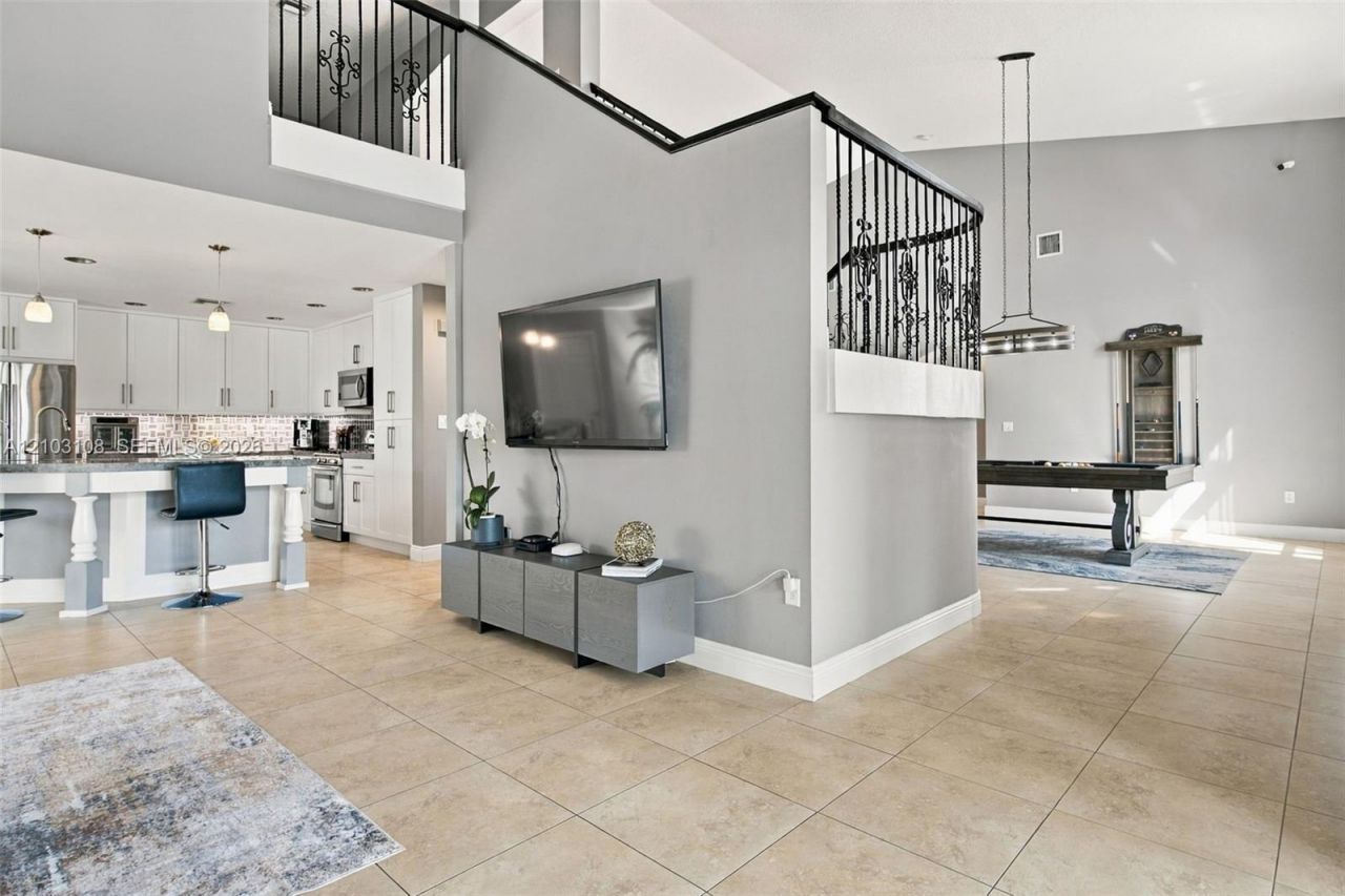 2015 NW 140th Ave, Pembroke Pines, FL 33028 Photo