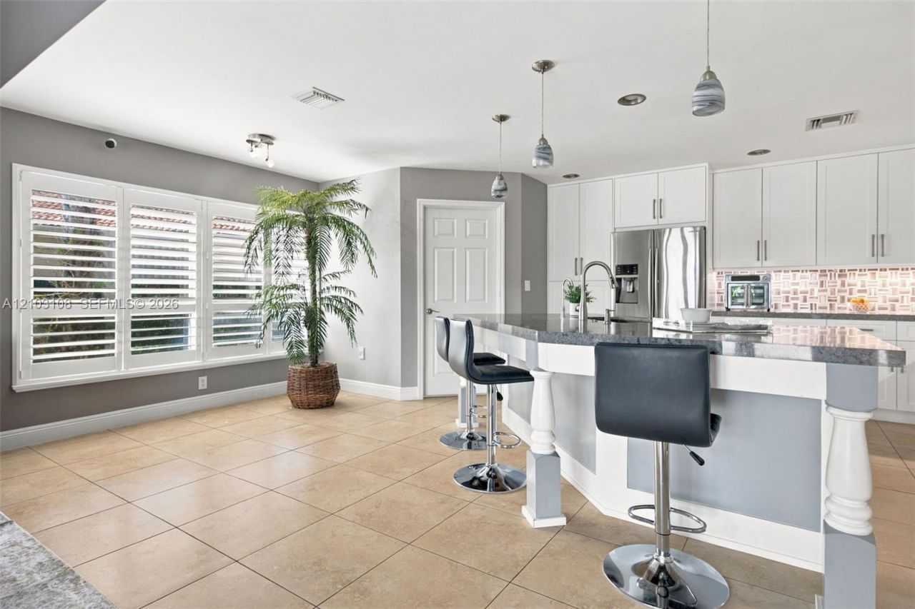 2015 NW 140th Ave, Pembroke Pines, FL 33028 Photo