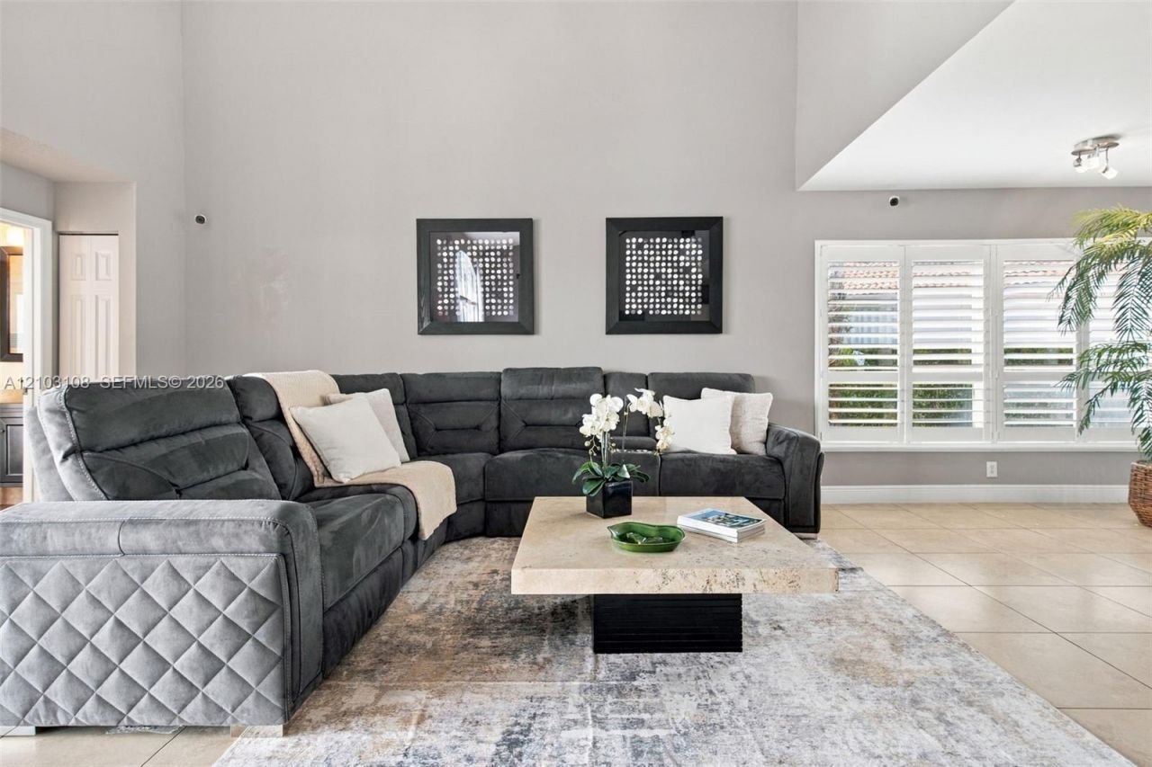 2015 NW 140th Ave, Pembroke Pines, FL 33028 Photo