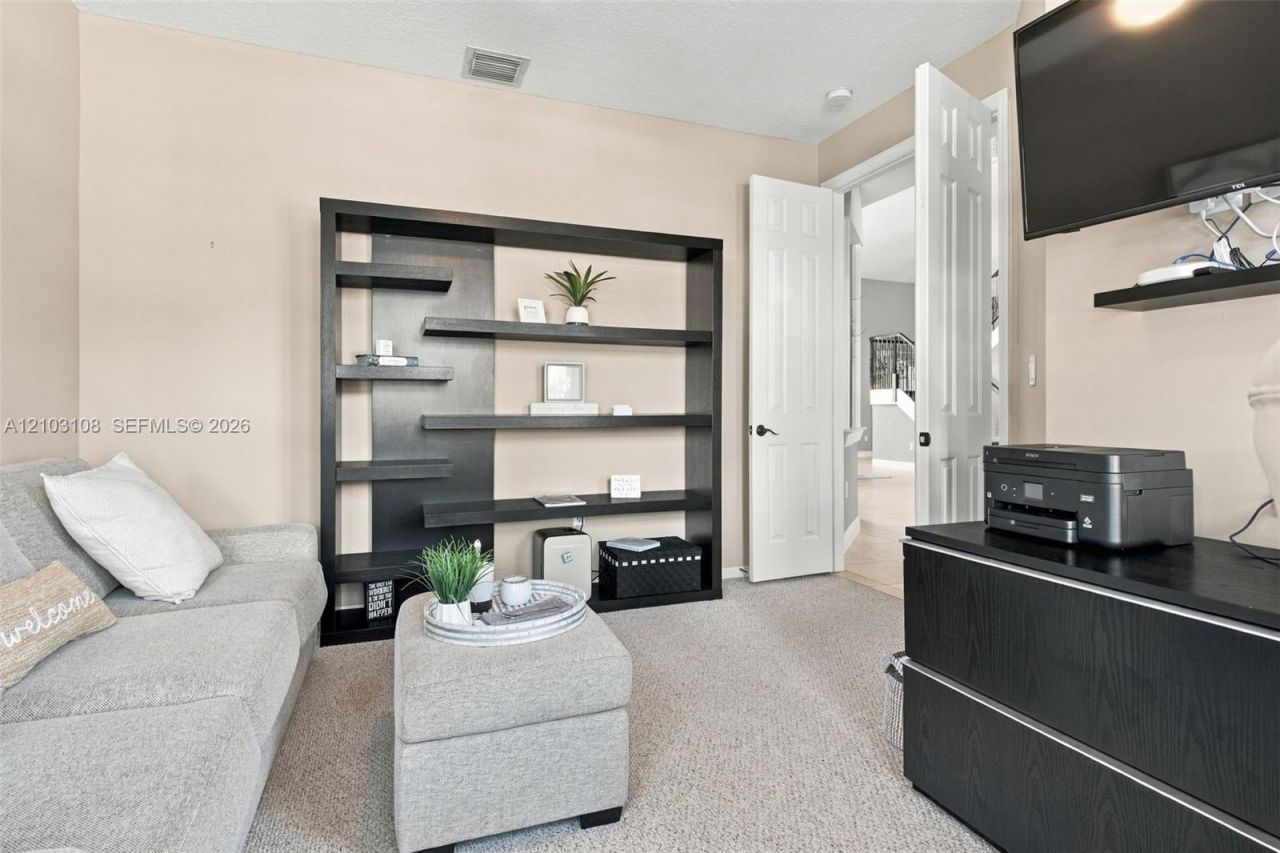 2015 NW 140th Ave, Pembroke Pines, FL 33028 Photo