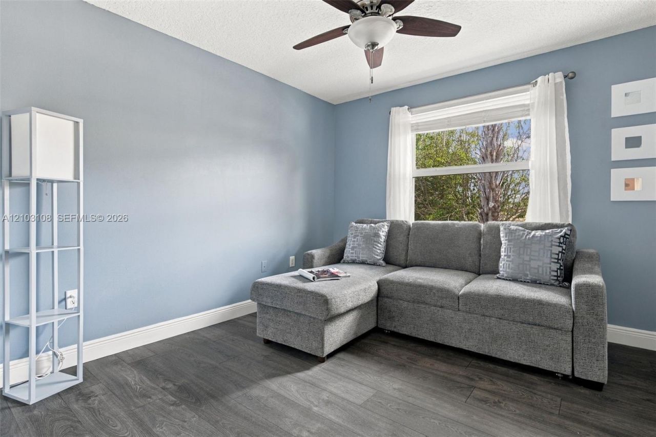 2015 NW 140th Ave, Pembroke Pines, FL 33028 Photo
