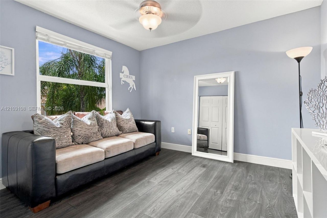 2015 NW 140th Ave, Pembroke Pines, FL 33028 Photo