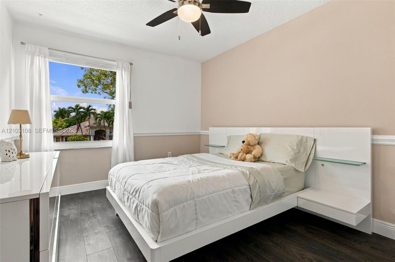 2015 NW 140th Ave, Pembroke Pines, FL 33028 Photo